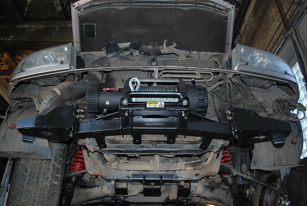 Установки лебедки в штатный бампер Lexus LX470.