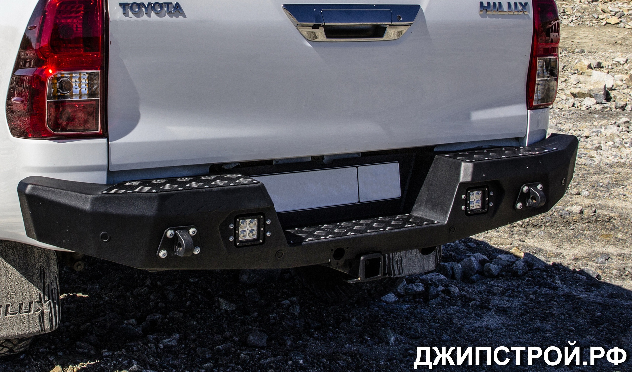 Бампер силовой задний алюминиевый для Toyota Hilux Revo (цвет серебристый, с противотуманными фарами)