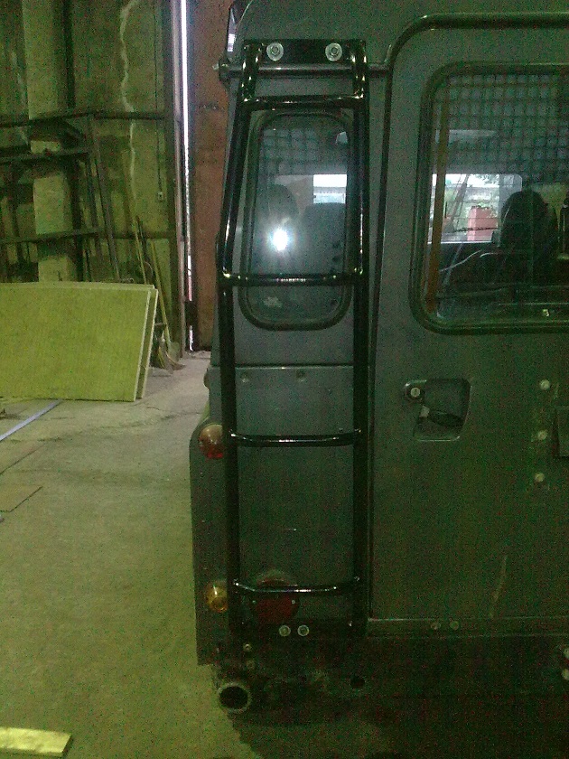 Лестница на багажник Land Rover