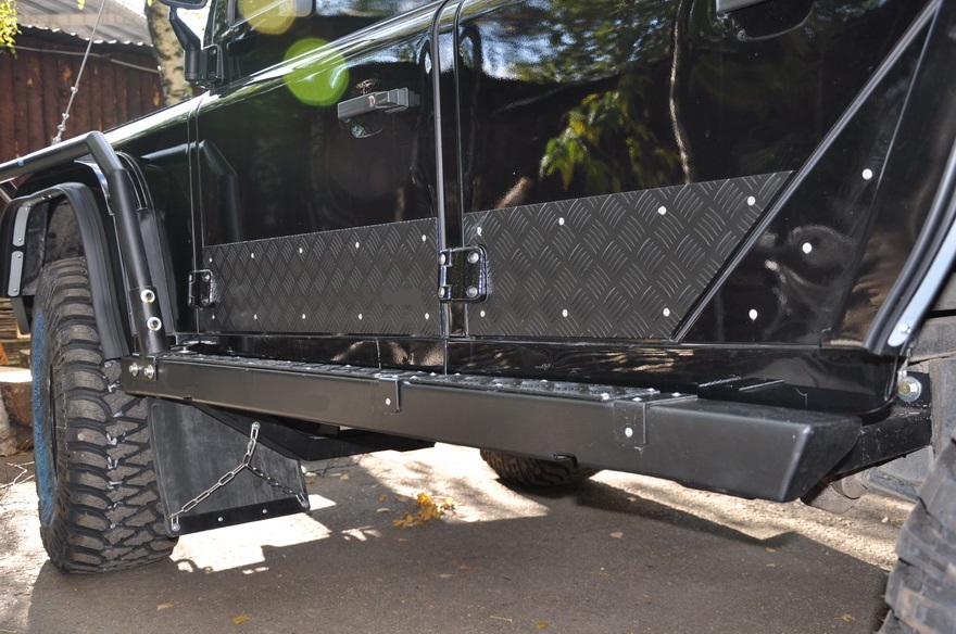 Алюминиевые накладки на двери - Land Rover Defender 90/110 Алюминиевые накладки на двери - Land Rover Defender 90/110