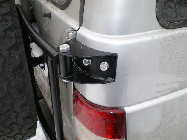 Бампер задний с калиткой для запасного колеса и фаркопом РИФ для лифтованного УАЗ Буханка