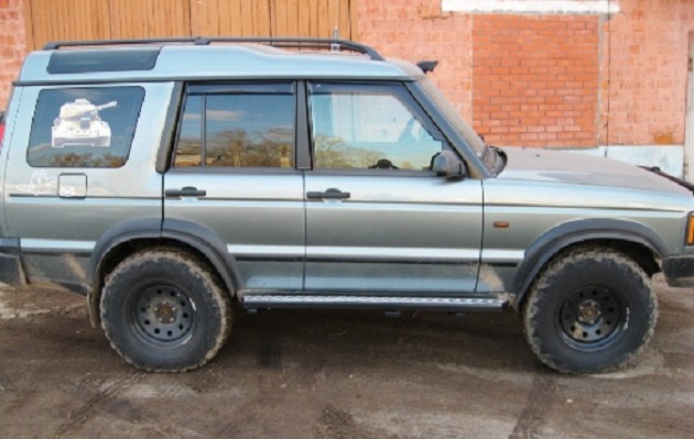 Силовые пороги на Land Rover Discovery II.