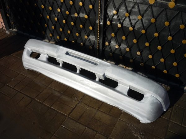 Стекло-пластиковый силовой передний бампер на Chevrolet Niva