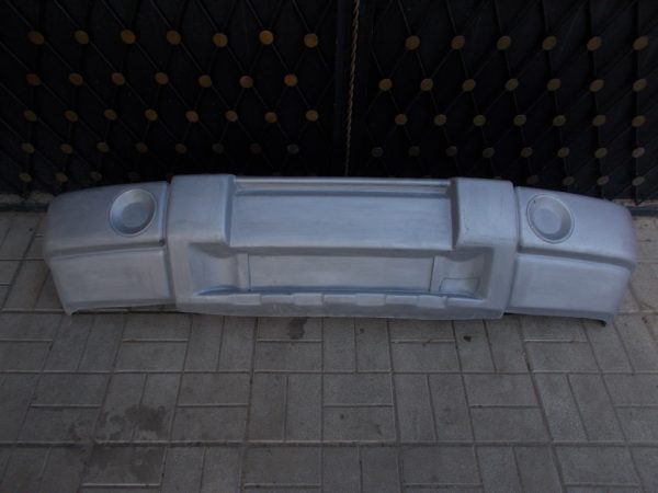 Стекло-пластиковый силовой передний бампер на Land Rover Discovery II