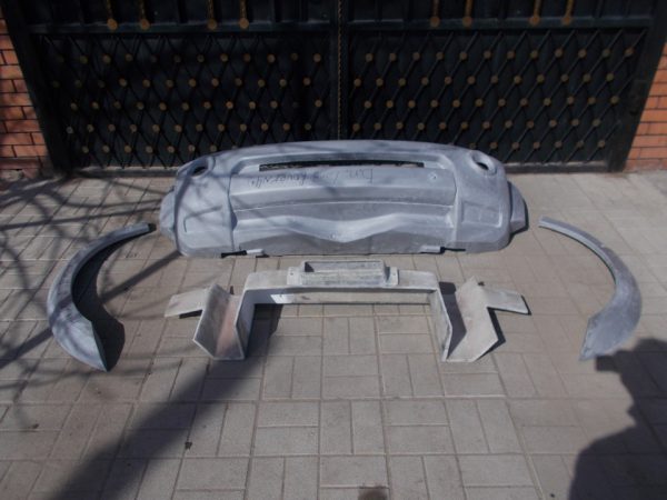 Стекло-пластиковый силовой передний бампер на Land Rover Discovery IV (в сборе)