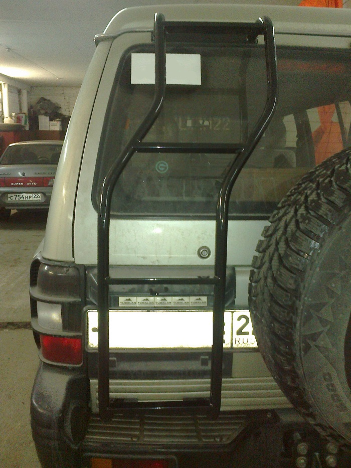 Лестница на багажник Митсубиси Паджеро 2.