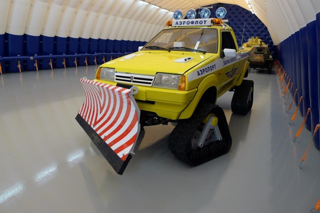 ВАЗ-2108, посвящённый юбилею Аэрофлота, продают за 2 500 000 руб.